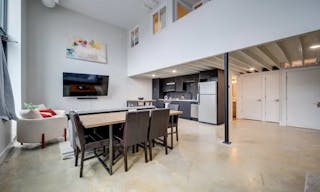 Sun-drenched retail space with 15' Ceilings - Image 3