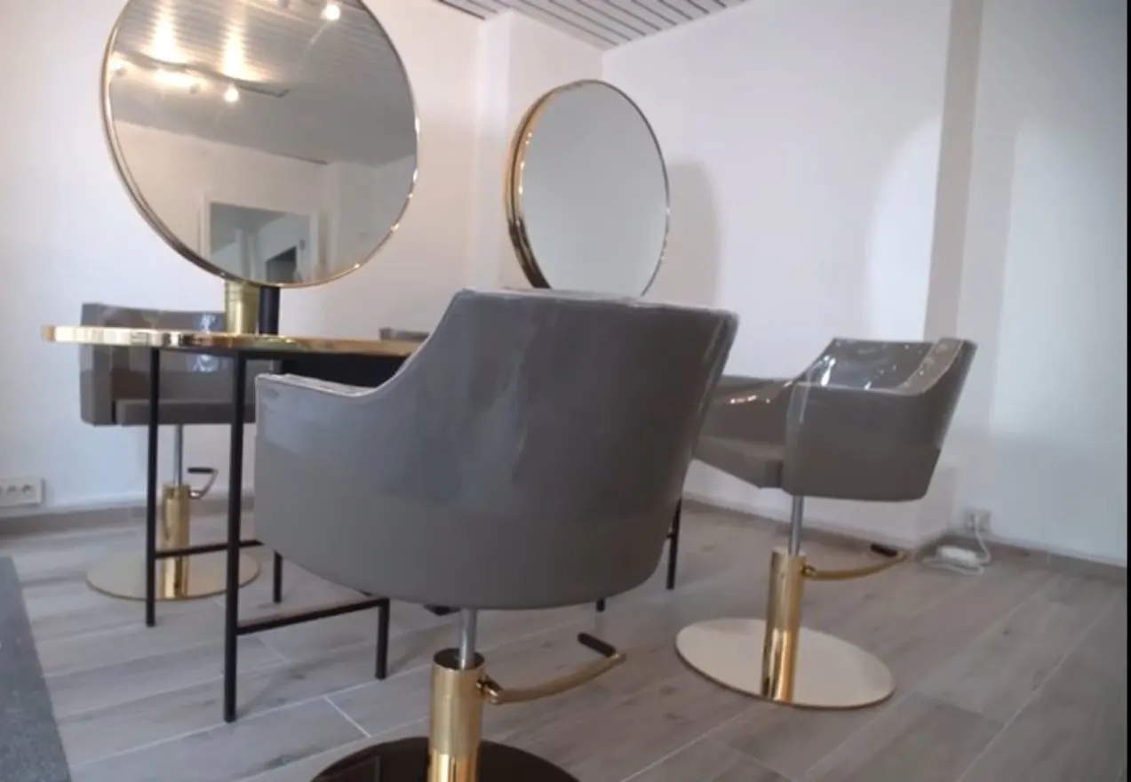 Salon de coiffure lumineux et moderne - Image 0