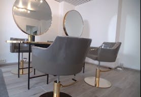 Salon de coiffure lumineux et moderne - Image 0