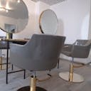 Salon de coiffure lumineux et moderne