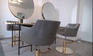 Salon de coiffure lumineux et moderne - Image 0