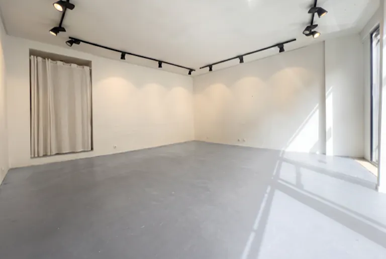 Boutique pop-up lumineuse avec une vitrine exceptionnelle au cœur du Marais - Image 4