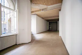Central Berlin Pop-Up with Industrial backyard - Image 1