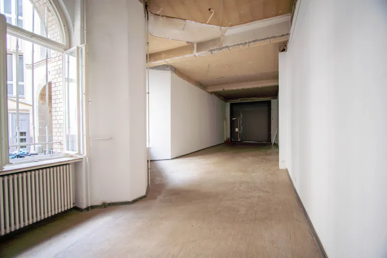 Central Berlin Pop-Up with Industrial backyard - Image 1