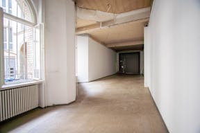 Central Berlin Pop-Up with Industrial backyard - Image 1