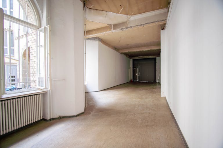 Central Berlin Pop-Up with Industrial backyard - Image 1