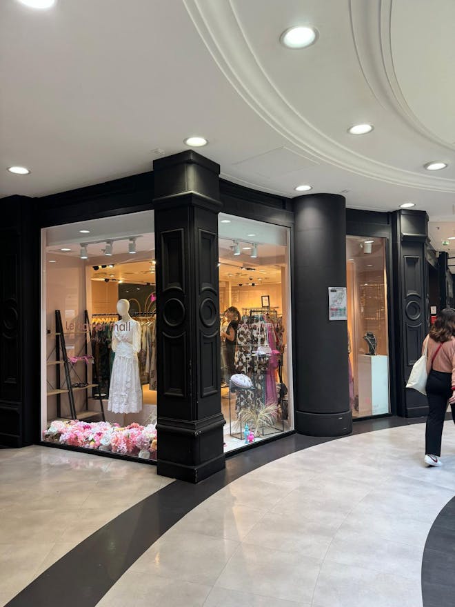 Perfect pop up store in Paris XVI PASSY - Image 2