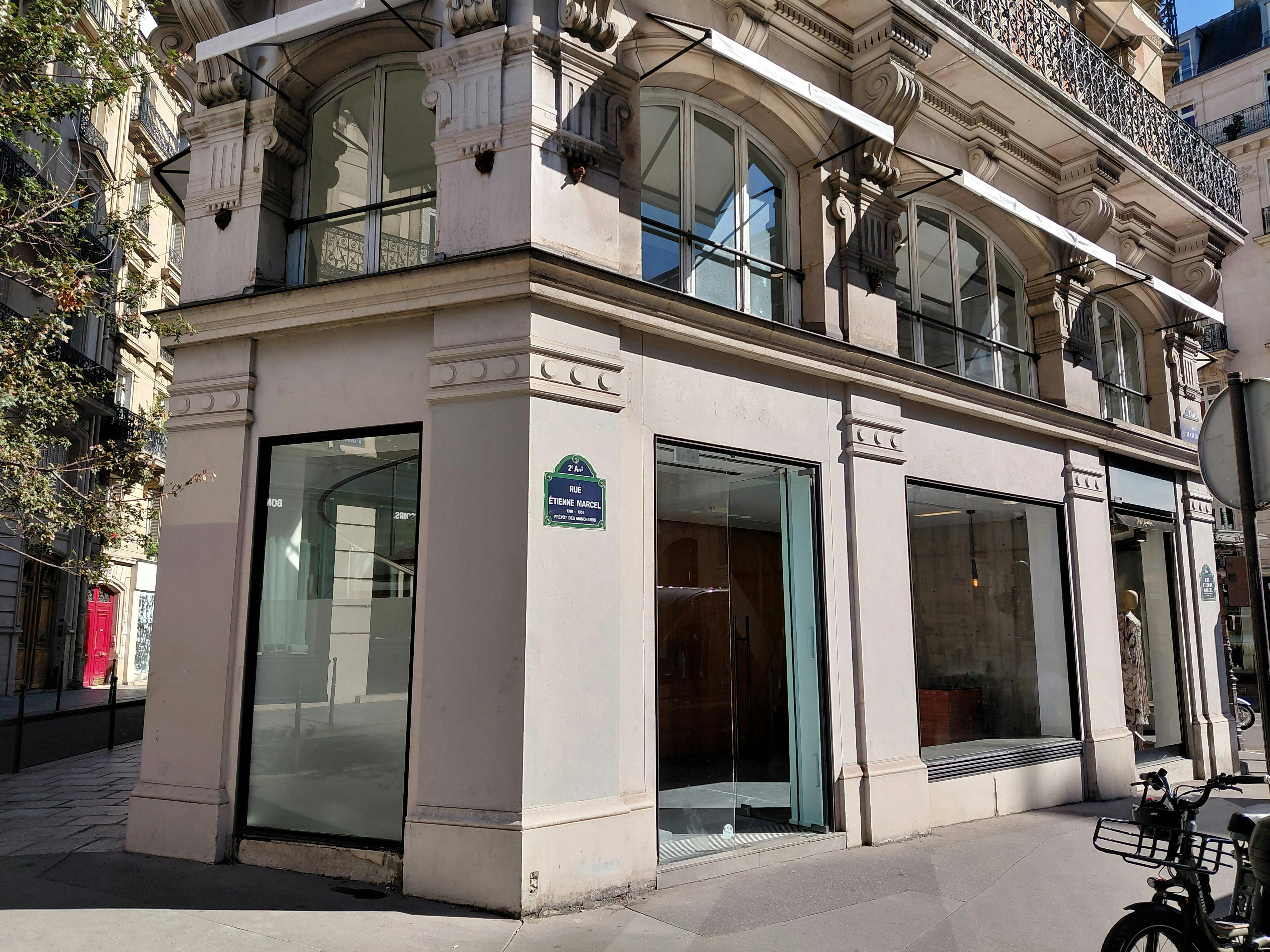 Corner Boutique on Rue Étienne Marcel and Rue du Louvre