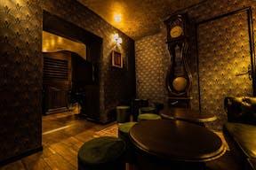 Retour dans le temps dans un magnifique Bar priv� - Image 5