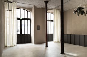 Atypical design gallery & shooting space in the Marais - Image 1