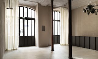 Atypical design gallery & shooting space in the Marais - Image 1