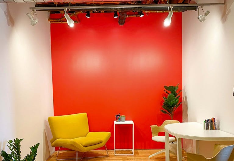 Sunny Creative Space in Tazewell - Image 4