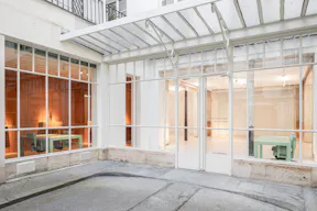 Spectacular art gallery under a glass roof in Saint Germain des Pr�s - Image 0