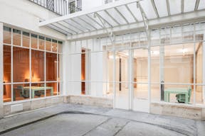 Spectacular art gallery under a glass roof in Saint Germain des Pr�s - Image 0