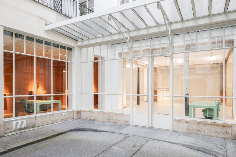 Spectacular art gallery under a glass roof in Saint Germain des Pr�s - Image 0