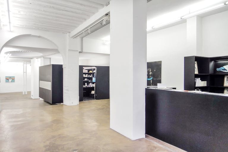 Spacious Gallery in Le Marais - Image 4