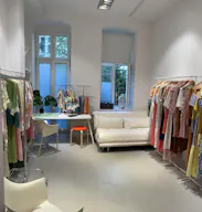  Stilvoller Showroom für Fashion & Accessoires zur temporären Vermietung Berlin Wedding – 130 m² – Erdgeschoss – barrierefrei erreichbar - Image 11