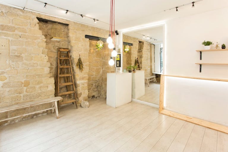 Chic Boutique in Montmartre - Image 2