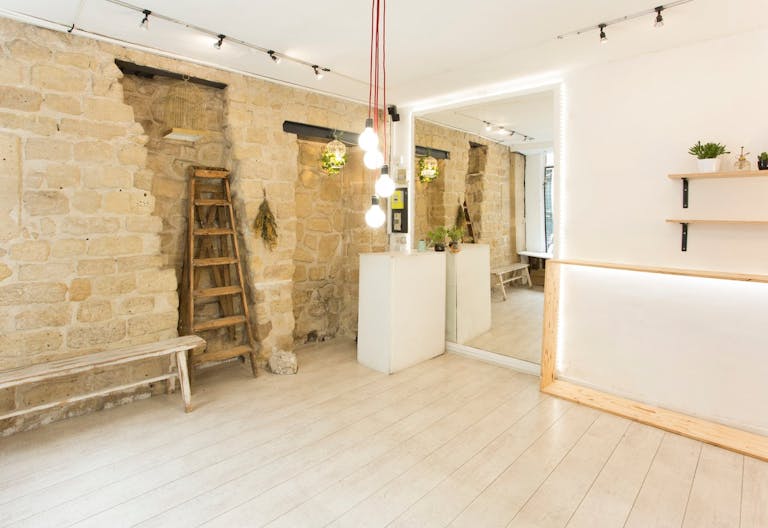 Chic Boutique in Montmartre - Image 2