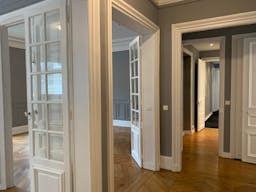 Amazing showroom in Saint-Germain - Image 2