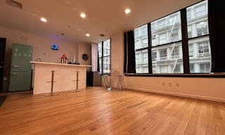 Entire Floor in SOHO with 2 extra rooms! - Image 3