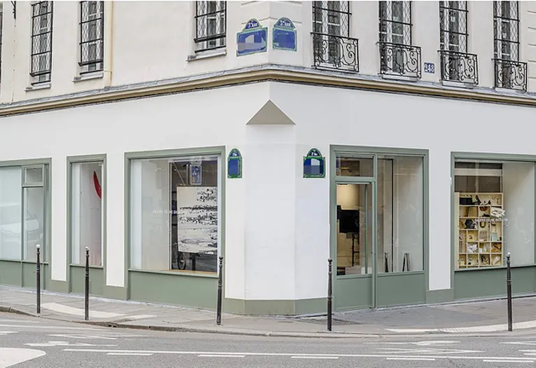 Boutique �ph�m�re / Pop-up / Galerie/Showroom au coeur du Marais - tr�s lumineux avec 8 m de vitrines en angle - Arts et M�tiers - Image 0