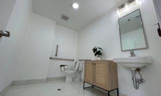 Minimal & Versatile White Wall Gallery Storefront perfect for Art Exhibitions, Pop-Up Shops, and Events - Image 5