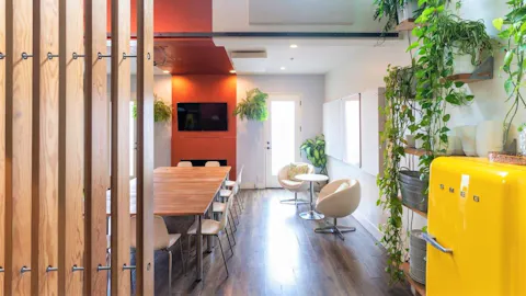 Stunning Indoor/Outdoor Flex Space in Downtown Santa Monica with Outstanding Service - Image 0