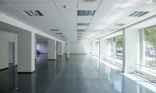 Striking Corner Space on Karl-Liebknecht-Straße with Full-Glass Frontage - Image 3