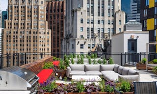 Spacious 14ft ceiling space in a Landmark Building - Image 6