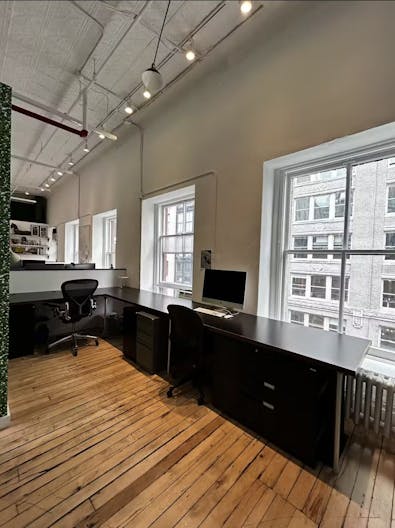 LIGHT-FILLED SHARED OFFICE SPACE IN THE HEART OF FLATIRON - Image 3