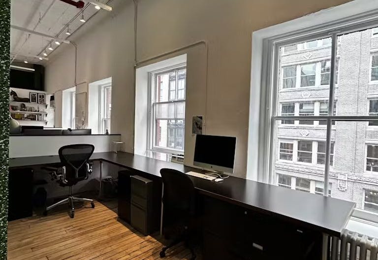 LIGHT-FILLED SHARED OFFICE SPACE IN THE HEART OF FLATIRON - Image 3