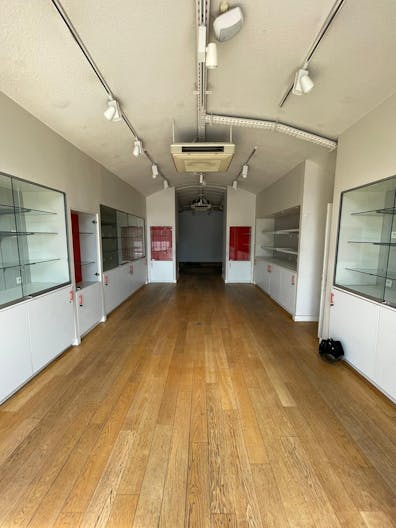 Boutique Busy Environment - Lyon Hyper-Centre - Image 2