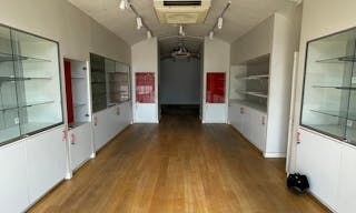 Boutique Busy Environment - Lyon Hyper-Centre - Image 2