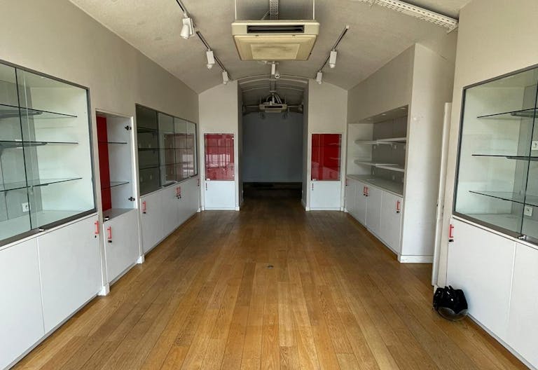 Boutique Busy Environment - Lyon Hyper-Centre - Image 2