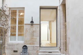 Beautiful Arts et M�tiers Showroom - Image 5