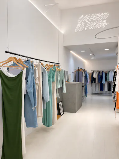Bright 70 m² retail & pop-up space in the heart of El Born - Image 3