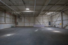 Spacious Warehouse in Brooklyn - Image 6
