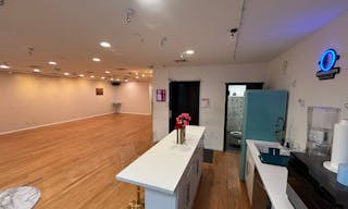 Entire Floor in SOHO with 2 extra rooms! - Image 12