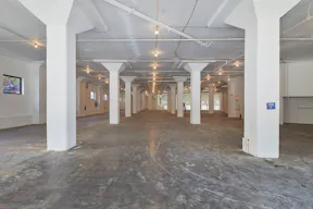Unique open floor plan - Image 0
