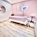 Cute Pink PMU/Lashes/Tattoo suite for rent