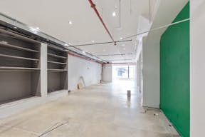 Vast Chelsea Retail Boutique - Image 1