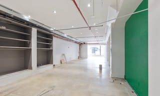 Vast Chelsea Retail Boutique - Image 1