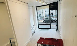 Boutique Éphémère à quelques pas de la Tour Eiffel - Avenue Rapp. - Image 3