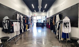 Melrose ave. New build, central location, high ceiling, multi purpose space - Nestled among luxury brands like Gucci and streetwear hotspots - Image 0