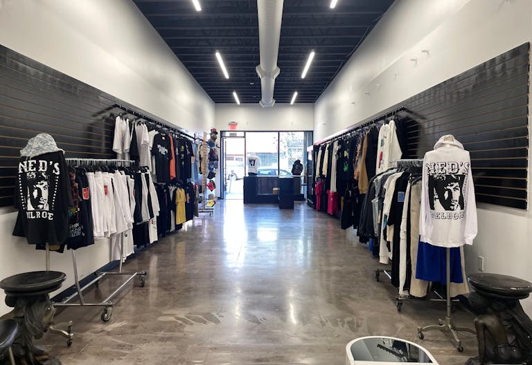 Melrose ave. New build, central location, high ceiling, multi purpose space - Nestled among luxury brands like Gucci and streetwear hotspots - Image 0
