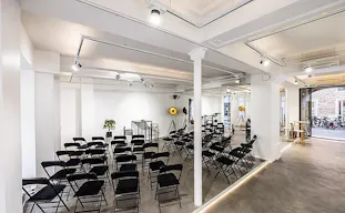 Superb Creative Space in Le Marais - Image 9