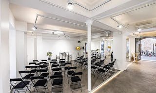 Superb Creative Space in Le Marais - Image 9