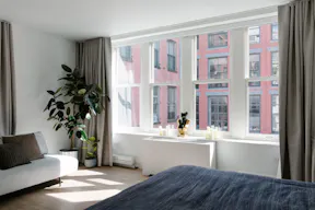 Sun-Drenched Soho Penthouse with Two Terraces - Image 9