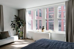 Sun-Drenched Soho Penthouse with Two Terraces - Image 9